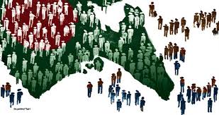 প্রধানমন্ত্রী শেখ হাসিনা বলেছেন, বাংলাদেশের মানুষ অনুকূল পরিবেশ পেলে যে কোনো অসম্ভবকে সম্ভব করে তুলতে পারে। বাংলাদেশ আজ বিশ্বের বুকে গর্বিত দেশ হিসেবে মাথা উঁচু করে দাঁড়িয়েছে। গতকাল সন্ধ্যায় জাতির উদ্দেশে দেওয়া ভাষণে প্রধানমন্ত্রী এ কথা বলেন। মহান স্বাধীনতা দিবস ও স্বাধীনতার ৫০ বছর পূর্তি উপলক্ষে প্রধানমন্ত্রীর এ ভাষণ বাংলাদেশ টেলিভিশন ও স্যাটেলাইট টেলিভিশনে একযোগে সম্প্রচার এবং বাংলাদেশ বেতারে প্রচার করা হয়। স্বাধীনতার সুবর্ণজয়ন্তীতে দেশবাসীর প্রতি কৃতজ্ঞতা জানিয়ে প্রধানমন্ত্রী শেখ হাসিনা বলেন, আমাদের জন্য এই সুবর্ণজয়ন্তী উৎসব আরও বর্ণময় হয়েছে এ জন্য যে, আওয়ামী লীগ সরকার গঠন করে মুক্তিযুদ্ধের আদর্শে সরকার পরিচালনা শুরু করে। আজ বাংলাদেশ সম্পর্কে সব নেতিবাচক এবং নিরাশাবাচক ভবিষ্যদ্বাণী অসার প্রমাণিত করে বিশ্বের বুকে গর্বিত দেশ হিসেবে মাথা উঁচু করে দাঁড়িয়েছে। তিনি বলেন, আজকের এই উত্তরণের পথ মোটেই মসৃণ ছিল না। দেশের ভিতরে-বাইরে স্বাধীনতা এবং মুক্তিযুদ্ধবিরোধী শক্তি বাংলাদেশের অগ্রযাত্রাকে ব্যাহত করতে নানা অপতৎপরতা চালিয়েছে। সে প্রক্রিয়া এখনো অব্যাহত আছে। কাজেই আমাদের সবাইকে অতন্দ্র প্রহরীর ভূমিকায় অবতীর্ণ হয়ে দেশবিরোধী সব অপতৎপরতা রুখে দাঁড়াতে হবে। তিনি বলেন, আজকের এই অর্জন এ দেশের সাধারণ মানুষের। এ দেশের কৃষক-শ্রমিক-পেশাজীবী, আমাদের প্রবাসী ভাইবোনেরা, এ দেশের উদ্যোক্তাগণ, তাদের শ্রম, মেধা এবং উদ্ভাবনী শক্তি দিয়ে দারিদ্র্য নিরাময়ের অসম্ভব কাজকে সম্ভব করে তুলেছেন। আমার সরকার শুধু নীতি সহায়তা দিয়ে সহায়ক পরিবেশ তৈরি করেছে। প্রধানমন্ত্রী ভাষণে জাতির পিতা বঙ্গবন্ধু শেখ মুজিবুর রহমান, মুক্তিযুদ্ধে নিহত সব শহীদ, ১৫ আগস্ট ঘাতকের হাতে নিহত শহীদ এবং নির্যাতিত মা-বোনদের প্রতি শ্রদ্ধা জানান। শেখ হাসিনা বলেন, সুবর্ণজয়ন্তীর এই শুভক্ষণে আমাদের শপথ নিতে হবে, কেউ যেন বাংলাদেশের মানুষের ভাগ্য নিয়ে ছিনিমিনি খেলতে না পারে। দেশের গণতান্ত্রিক এবং উন্নয়নের অগ্রযাত্রাকে ব্যাহত করতে না পারে। আসুন, সব ভেদাভেদ ভুলে মুক্তিযুদ্ধের চেতনায় উদ্বুদ্ধ হয়ে আমরা বাংলাদেশকে জাতির পিতার স্বপ্নের উন্নত-সমৃদ্ধ অসাম্প্রদায়িক সোনার বাংলা হিসেবে গড়ে তুলি। তিনি বলেন, জাতির পিতার জন্মশতবার্ষিকী এবং স্বাধীনতার সুবর্ণজয়ন্তীকে সামনে রেখে আমাদের দেশকে নতুন উচ্চতায় নিয়ে যাওয়ার নতুন করে শপথ নিতে হবে। বঙ্গবন্ধুকন্যা শেখ হাসিনা বলেন, শেখ মুজিব একটি দেশ, একটি জাতি-রাষ্ট্রের স্রষ্টা। কাজেই তাঁর জন্মশতবার্ষিকী এবং স্বাধীনতার সুবর্ণজয়ন্তী আমরা একযোগে উদযাপন করছি। বাংলাদেশের জনগণকে ধন্যবাদ জানাই এ জন্য যে, জাতীয় জীবনের এই দুই গুরুত্বপূর্ণ মাইলফলক উদযাপনকালে স্বাধীনতা যুদ্ধের নেতৃত্বদানকারী রাজনৈতিক দল বাংলাদেশ আওয়ামী লীগকে তারা রাষ্ট্র ক্ষমতায় বসিয়েছেন। তিনি বলেন, বঙ্গবন্ধু শেখ মুজিব নামের সেই মহাপুরুষের জন্ম হয়েছিল বলেই আজ আমরা স্বাধীন-সার্বভৌম বাংলাদেশের গর্বিত নাগরিক। তাঁর জন্ম হয়েছিল বলেই আজ আমরা নিজস্ব দেশ, ভাষা-সংস্কৃতি নিয়ে গর্ববোধ করি। ভাষণের শুরুতেই প্রধানমন্ত্রী বলেন, ২৬ মার্চ আমাদের মহান স্বাধীনতা দিবস। এবার স্বাধীনতার ৫০ বছর পূর্তি হচ্ছে। আমরা উদযাপন করছি স্বাধীনতার সুবর্ণজয়ন্তী। একই সঙ্গে উদযাপিত হচ্ছে জাতির পিতা বঙ্গবন্ধু শেখ মুজিবুর রহমানের জন্মশতবার্ষিকী। এই শুভদিন উপলক্ষে স্বাধীনতা দিবসের প্রাক্কালে আমি দেশের অভ্যন্তরে এবং বাইরে বসবাসকারী বাংলাদেশের সব নাগরিককে আন্তরিক শুভেচ্ছা ও অভিনন্দন জানাচ্ছি। আমি কৃতজ্ঞতা ভরে স্মরণ করছি সেসব বন্ধুরাষ্ট্র, প্রতিষ্ঠান এবং ব্যক্তিকে যাঁরা আমাদের চরম দুঃসময়ে সাহায্যের হাত বাড়িয়ে দিয়েছিলেন। প্রধানমন্ত্রী শেখ হাসিনা বলেন, আমাদের প্রিয় মাতৃভূমির স্বাধীনতা ২৪ বছরের নিরন্তর রাজনৈতিক সংগ্রামের ফসল। আর এই সংগ্রামের শুরু থেকে শেষ পর্যন্ত সামনে থেকে নেতৃত্ব দিয়েছেন জাতির পিতা বঙ্গবন্ধু শেখ মুজিবুর রহমান। ১৯৪৮ সালে রাষ্ট্রভাষা বাংলার দাবিতে সৃষ্ট আন্দোলনে যে স্বাধিকারের বীজ বপন করেছিলেন, তাকেই সযতেœ লালন-পালন করে তিনি স্বাধীন মাতৃভূমি প্রতিষ্ঠার সংগ্রামের পরিণত মহীরুহে রূপান্তরিত করেন। শেখ মুজিব থেকে পরিণত হন বঙ্গবন্ধু শেখ মুজিব। ভাষা আন্দোলনের পথ বেয়েই ’৫৪-এর যুক্তফ্রন্ট নির্বাচন, ’৫৮-এর আইয়ুব খান বিরোধী আন্দোলন, ’৬৬-এর ঐতিহাসিক ছয় দফা, ’৬৯-এর গণঅভ্যুত্থান, ’৭০-এর নির্বাচন এবং ’৭১-এর রক্তক্ষয়ী মুক্তিযুদ্ধের মধ্য দিয়ে আমরা পাই স্বাধীনতা। শেখ হাসিনা বলেন, বঙ্গবন্ধু শেখ মুজিব শুধু একটি স্বাধীন-সার্বভৈৗম ভূখন্ডেরই স্বপ্ন দেখেননি, তিনি স্বপ্ন দেখতেন এ জনপদের সাধারণ মানুষ, যাঁরা শত শত বছর ধরে শোষণ-বঞ্চনা, নিপীড়ন-নির্যাতনের শিকার হয়েছেন, না-খেয়ে না-দেয়ে, রোগে-শোকে মারা গেছেন, তাঁদের দুঃখ-দুর্দশা দূর করতে। তাঁদের অন্ন-বস্ত্র-বাসস্থান-চিকিৎসার ব্যবস্থা করে উন্নত জীবন নিশ্চিত করতে। আমাদের দুর্ভাগ্য মাত্র সাড়ে তিন বছরের মাথায় স্বাধীনতাবিরোধী কুচক্রী মহল বঙ্গবন্ধু শেখ মুজিবকে সপরিবারে হত্যা করে। তাঁকে হত্যার মধ্য দিয়ে বাংলাদেশের উন্নয়ন-অগ্রযাত্রাকে যেমন স্তব্ধ করে দেওয়া হয়েছিল, তেমনি মুক্তিযুদ্ধের চেতনাকে ধূলিসাৎ করে দেওয়া হয়। প্রধানমন্ত্রী বলেন, বঙ্গবন্ধু শেখ মুজিব শুধু স্বপ্ন দেখতেন না, কী করে স্বপ্নকে বাস্তবে রূপ দিতে হয় তা তিনি জানতেন। স্বাধীনতার পর একেবারে শূন্য হাতে মাত্র সাড়ে তিন বছরে ধ্বংসপ্রাপ্ত রাস্তাঘাট, ব্রিজ-কালভার্ট, রেললাইন, পোর্ট সচল করে অর্থনীতিতে গতিসঞ্চার করেন। ১২৬টি দেশের স্বীকৃতি ও ২৭টি আন্তর্জাতিক সংস্থার সদস্যপদ লাভ করে বাংলাদেশ। তিনি বলেন, স্বাধীনতার অর্ধশত বছর অতিক্রম করা জাতীয় জীবনে একটি তাৎপর্যপূর্ণ মাইলফলক। আমাদের জন্য এই সুবর্ণজয়ন্তী উৎসব আরও বর্ণময় হয়েছে এ জন্য যে, বাংলাদেশ আওয়ামী লীগ সরকার গঠন করে মুক্তিযুদ্ধের আদর্শে সরকার পরিচালনা শুরু করে। প্রধানমন্ত্রী বলেন, আমাদের গত ১২ বছরের অক্লান্ত পরিশ্রমের ফলে আর্থ-সামাজিক সূচকে বাংলাদেশ অভাবনীয় সাফল্য অর্জন করেছে। গত মাসে বাংলাদেশ স্বল্পোন্নত দেশ থেকে উন্নয়নশীল দেশে উত্তরণের চূড়ান্ত সুপারিশ লাভ করেছে। গড় আয়ু, লিঙ্গ সমতা, সর্বজনীন প্রাথমিক শিক্ষা, নারী শিক্ষা, নারীর রাজনৈতিক অধিকার, নারী ও শিশু মৃত্যুহার, স্যানিটেশন, খাদ্য প্রাপ্যতা- ইত্যাদি নানা সূচকে বাংলাদেশ শুধু তার প্রতিবেশী দেশগুলোর চেয়ে এগিয়ে যায়নি, অনেক ক্ষেত্রে অনেক উন্নত দেশকেও ছাড়িয়ে গেছে। প্রধানমন্ত্রী শেখ হাসিনা বলেন, বঙ্গবন্ধু শেখ মুজিবের ডাকে ছাত্র-ছাত্রী শিক্ষাপ্রতিষ্ঠান ছেড়ে, শ্রমিক কারখানা ছেড়ে, কৃষক লাঙল ফেলে, কামার, কুমার, জেলে তাঁদের কাজ ফেলে মুক্তিযুদ্ধে ঝাঁপিয়ে পড়েছিল। সশস্ত্র বাহিনী এবং আইনশৃঙ্খলা বাহিনীর বাঙালি সদস্যরা পাকিস্তানের পক্ষ ত্যাগ করে প্রতিরোধ সংগ্রামে শামিল হয়েছিলেন। জাতি-ধর্ম-নির্বিশেষে সবাই আমাদের মুক্তিযুদ্ধে অংশগ্রহণ করেছিলেন। তিনি বলেন, এবারের স্বাধীনতা দিবস অন্যান্য বছরের স্বাধীনতা দিবসের মতো নয়। এবার স্বাধীনতার ৫০ বছর পূর্তি হলো। এই দিন আনন্দে অবগাহনের দিন। কবিগুরু রবীন্দ্রনাথ ঠাকুরের ভাষায় তাই আহ্বান জানাই : ‘আনন্দধ্বনি জাগাও গগনে। কে আছ জাগিয়া পূরবে চাহিয়া, বলে ‘উঠ উঠ’ সঘনে গভীর নিদ্রামগনে। হেরো তিমির রজনী যায় ওই, হাসে ঊষা নব জ্যোতির্ময়ী- নব আনন্দে, নব জীবনে, ফুল্ল কুসুমে, মধুর পবনে, বিহগ কলকূজনে।’ প্রধানমন্ত্রী শেখ হাসিনা বলেন, ১৯৭১ সালের ২৫ মার্চের রাতে পূর্ব পরিকল্পনা অনুযায়ী পাকিস্তানি হানাদার বাহিনী ‘অপারেশন সার্চলাইটের’ নামে নিরস্ত্র বাঙালির ওপর ঝাঁপিয়ে পড়ে। রাজারবাগ পুলিশ লাইন, পিলখানায় তৎকালীন ইপিআর হেডকোয়ার্টার, ঢাকা বিশ্ববিদ্যালয়সহ ঢাকার ঘনবসতি এলাকাগুলোতে একযোগে হামলা চালায় পাকিস্তানি সামরিক জান্তা। হাজার হাজার মানুষকে গুলি করে হত্যা করে। আগুন ধরিয়ে দেয় অসংখ্য ঘরবাড়িতে। দেশের অন্যান্য শহরগুলোতে হাজার হাজার বাঙালিকে হত্যা করা হয়। ঢাকাসহ বিভিন্ন স্থানে পুলিশের এবং তৎকালীন ইপিআরের বীর বাঙালি সদস্যরা পাল্টা প্রতিরোধ গড়ে তোলার চেষ্টা করে। আওয়ামী লীগ এবং ছাত্রলীগের নেতা-কর্মীরা জনগণকে সঙ্গে নিয়ে রাস্তায় এবং পাড়া-মহল্লার অলিগলিতে ব্যারিকেড তৈরি করে পাকিস্তানি সৈন্যদের চলাচলে বাধা দেয়। কিন্তু অত্যাধুনিক অস্ত্র, ট্যাংক আর অস্ত্রসজ্জিত যানবাহনের সামনে নিরস্ত্র প্রতিরোধ বেশিক্ষণ স্থায়ী হয় না। নিরস্ত্র বাঙালির ওপর হামলা চালিয়ে নির্বিচারে গণহত্যা শুরু করে পাকিস্তানি সামরিক জান্তা। তিনি বলেন, জাতির পিতা বঙ্গবন্ধু শেখ মুজিবুর রহমান পাকিস্তানি সৈন্যদের হাতে বন্দী হওয়ার পূর্বমুহূর্তে ২৬ মার্চের প্রথম প্রহরে স্বাধীনতার ঘোষণা দেন। সমগ্র জাতিকে নির্দেশ দেন প্রতিরোধ যুদ্ধের। মাতভূমিকে শত্রুমুক্ত করার। তাঁর ঘোষণা তৎকালীন ইপিআরের ওয়্যারলেসের মাধ্যমে সারা দেশে ছড়িয়ে পড়ে। পাকিস্তানি জান্তারা বঙ্গবন্ধু শেখ মুজিবকে পশ্চিম পাকিস্তানে নিয়ে গিয়ে কারাগারে নিক্ষেপ করে। এর আগে ১৯৭০ সালের সাধারণ নির্বাচনে আওয়ামী লীগের নিরঙ্কুশ বিজয় লাভের পর পাকিস্তানি শাসকরা যখন ক্ষমতা হস্তান্তরের পরিবর্তে নিপীড়ন-নির্যাতনের আশ্রয় নেয়, তখনই অসহযোগ আন্দোলনের এক পর্যায়ে বঙ্গবন্ধু শেখ মুজিব ১৯৭১ সালের ৭ মার্চ রেসকোর্স ময়দানে ঘোষণা করেন : এবারের সংগ্রাম আমাদের মুক্তির সংগ্রাম, এবারের সংগ্রাম স্বাধীনতার সংগ্রাম। তিনি বলেন, বীর বাঙালি তাঁর নির্দেশে ৯ মাসের মুক্তিযুদ্ধের মাধ্যমে দেশকে শত্রুমুক্ত করে। ১৯৭১ সালের ১৬ ডিসেম্বর অর্জিত হয় চূড়ান্ত বিজয়।