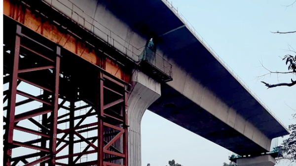 মেট্রোরেলের বগি এখন মোংলায়