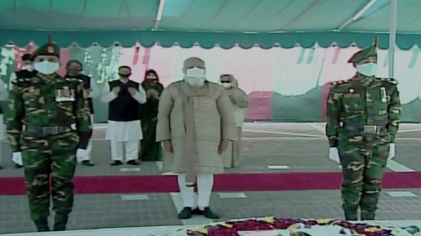 টুঙ্গিপাড়ায় বঙ্গবন্ধুর সমাধিতে হাসিনা-মোদির শ্রদ্ধা