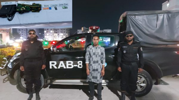 মাদক ব্যবসায়ীর কাছ থেকে সেনাবাহিনী ইউনিফর্ম উদ্ধার : র‌্যাব-৮, বরিশাল