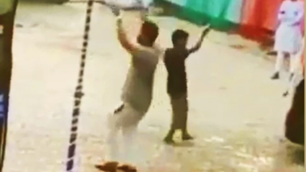 যুবলীগ নেতাকে গাড়িচাপার পর অস্ত্র হাতে নাচানাচি কাউন্সিলর জলিলের