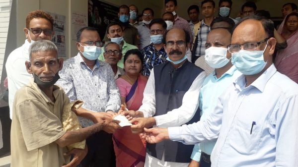 কর্মসংস্থানের জন্য ৩০জন ভিক্ষুককে ১৫লাখ টাকা সহায়তা প্রদান