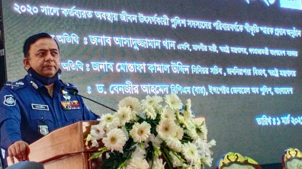 যারা পুলিশের সমালোচনা করে তাদের মুখে ছাই পড়ুক : আইজিপি