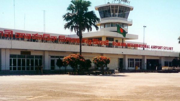 ঝড়ের কবলে পড়ে ঢাকাগামী বিমান নামল সিলেটে