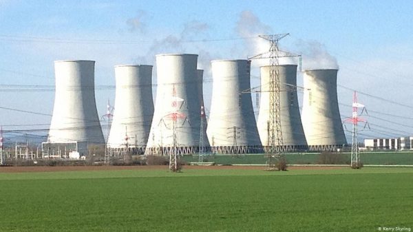 অতিরিক্ত বিদ্যুতের কারণে ঝুঁকির মুখে অর্থনীতি