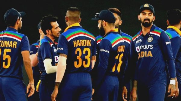 অধিনায়ক হিসেবে কোহলির চেয়ে রোহিতকে এগিয়ে রাখছেন বাট