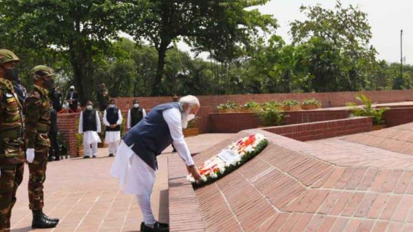 জাতীয় স্মৃতিসৌধে নরেন্দ্র মোদির শ্রদ্ধা