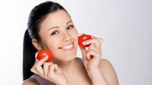 ত্বকের উজ্জ্বলতা বাড়াতে ঘরেই করুন ফ্রুট ফেসিয়াল