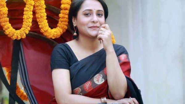 বাবাকে হারালেন অপি করিম