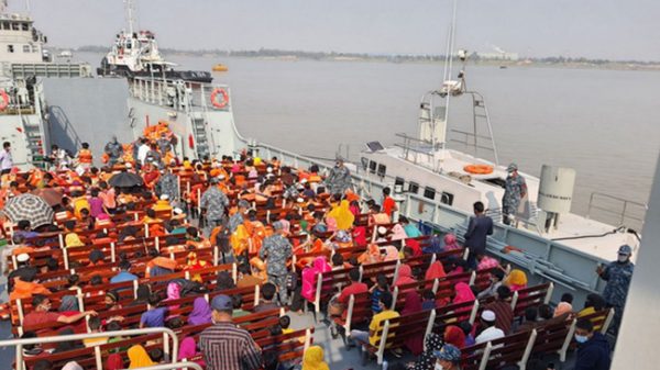 ভাসানচরের পথে আরও আড়াই হাজার রোহিঙ্গা