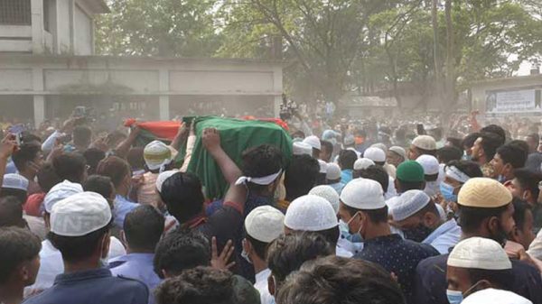 মা-বাবার কবরের পাশে চিরনিদ্রায় মওদুদ আহমদ