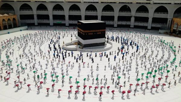 মক্কায় আসছেন হাজীরা, কাল থেকে শুরু হজ