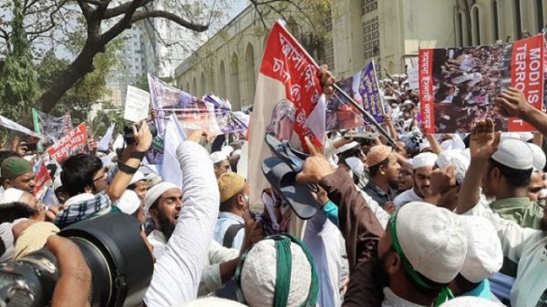 মামলায় হেফাজত নেতাদের নাম না থাকায় প্রশ্ন