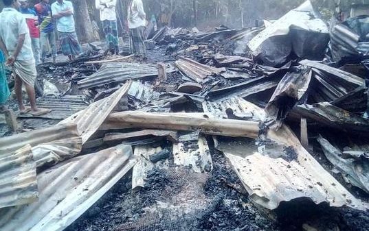 গলাচিপায় আগুনে পুড়ে দুইটি বসতঘর ছাই ব্যাপক ক্ষয়-ক্ষতি