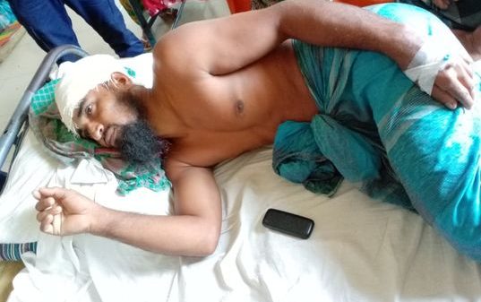 চলাচলের রাস্তাকে কেন্দ্র করে আহত দুই