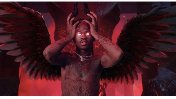 বিলবোর্ডের প্রথম স্থানে বিতর্কিত সেই গায়কের গান