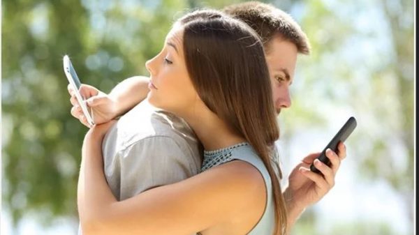 সোশ্যাল মিডিয়ায় অ্যাডিক্টেড