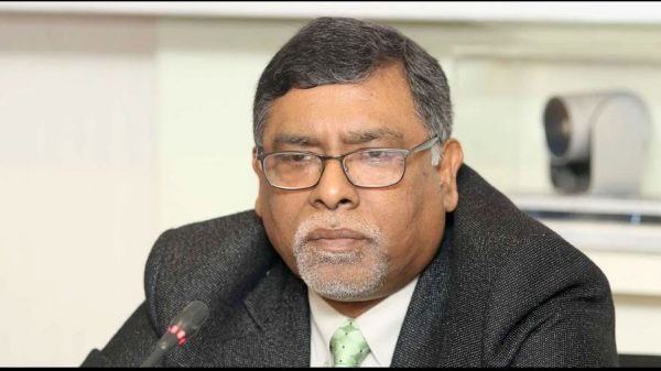 করোনা টিকা নেয়ার বয়স ১৮ করার ভাবনা