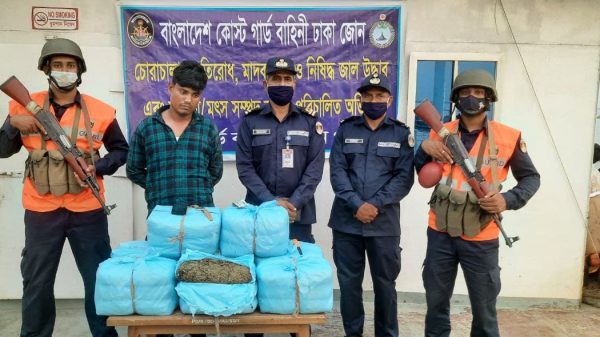 ২৪ কেজি গাঁজাসহ ১ মাদক পাচারকারী আটক