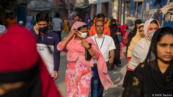 চেকপোস্ট বসিয়েও মানুষের স্রোত ঠেকানো যাচ্ছে না
