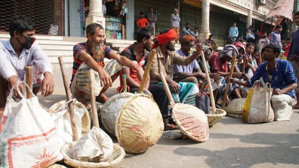 কর্মহীনরা ২ মে থেকে পাচ্ছেন সহায়তার টাকা