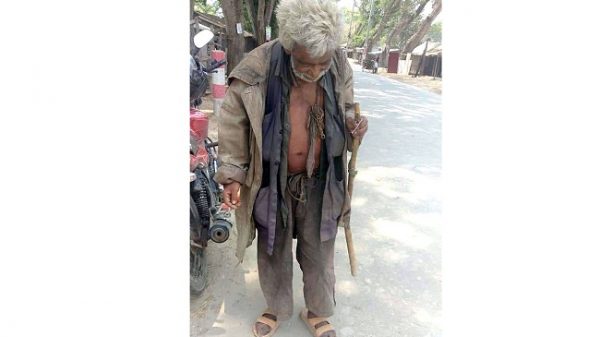 গণিত ও পদার্থ বিজ্ঞানের শিক্ষকের দিন কাটে পথে পথে