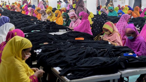 ঈদের পর কারখানা খোলা রাখতে চান শিল্প মালিকরা, সিদ্ধান্ত শনিবার