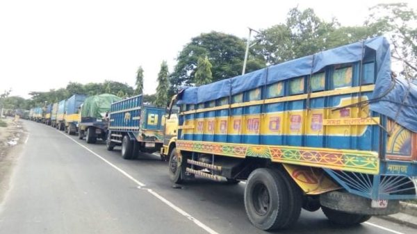 চার ট্রাক মেয়াদোত্তীর্ণ কিট, রি–এজেন্ট জব্দ, মূল হোতা গ্রেপ্তার