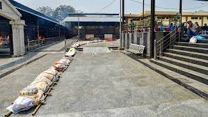 দিল্লিতে শেষকৃত্যের জন্য শ্মশানে মৃতদেহের দীর্ঘ লাইন