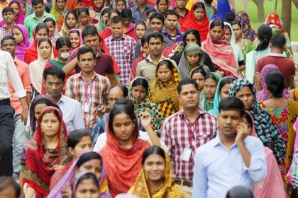 করোনায় আয় কমেছে নিম্ন ও মধ্যবিত্তের
