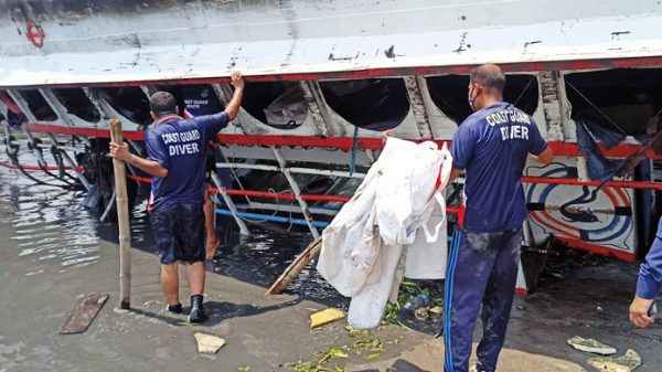 শীতলক্ষ্যায় লঞ্চডুবির ঘটনায় মামলা