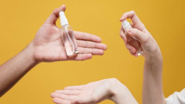 স্যানিটাইজার কেনার আগে যা দেখে নেওয়া জরুরি