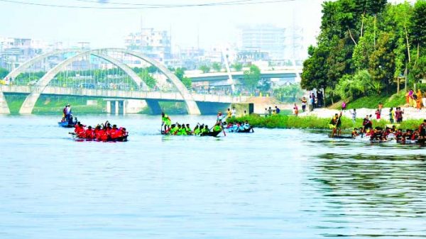 হাতিরঝিলে নৌকা বাইচ কাল