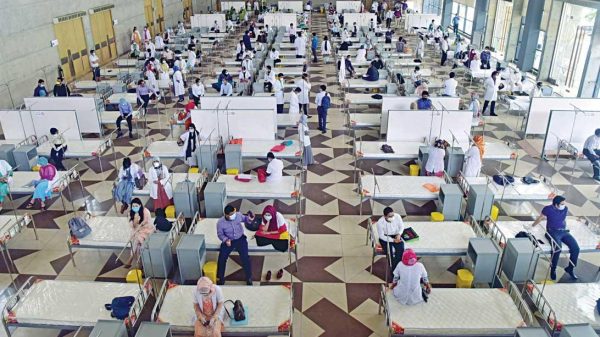 হাসপাতালে রোগীর স্বজনেরা স্বাস্থ্যবিধি মানছেন না