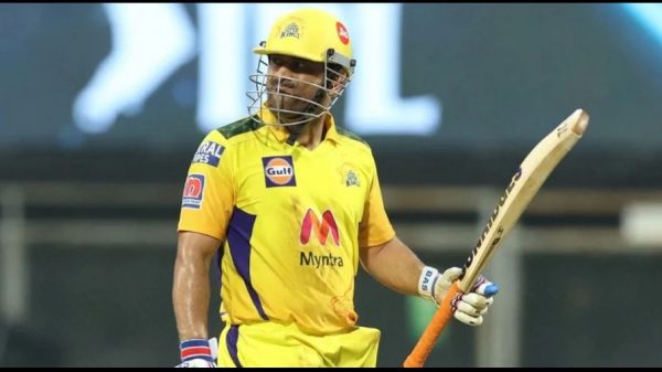 চল্লিশে দাঁড়িয়ে পারফরম্যান্সের নিশ্চয়তা দিতে পারছেন না ধোনি