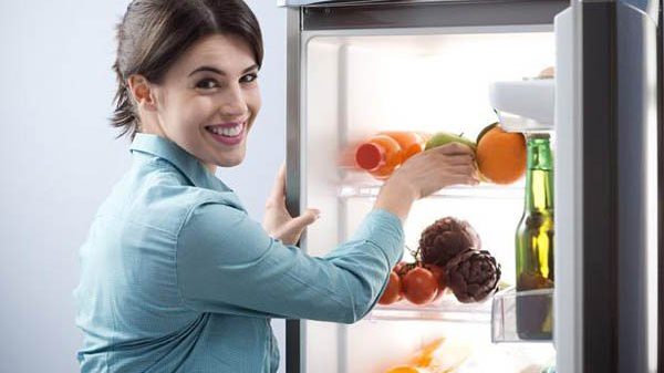 ৭ স্বাস্থ্যকর উপায়ে ফ্রিজ পরিষ্কার করুণ