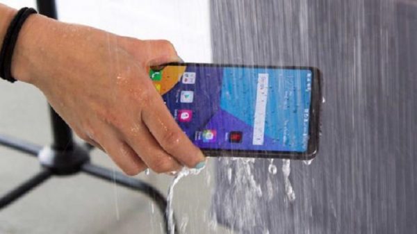 পানিতে আপনার স্মার্টফোন টিকবে কি না, দেখে নিন অ্যাপে