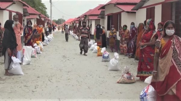 গোপালগঞ্জে সাড়ে ৫’শ কর্মহীনকে প্রধানমন্ত্রীর উপহার সামগ্রী বিতরণ
