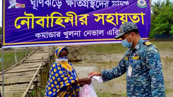 ঘূর্ণিঝড় ‘ইয়াস’ এ ক্ষতিগ্রস্থ উপকূলীয় এলাকায় নৌবাহিনীর খাদ্য ও চিকিৎসা সহায়তা