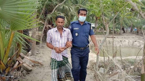 বৃদ্ধা নারীকে অস্ত্রের মুখে ধর্ষণ! জনতার হাতে ধর্ষক আটক