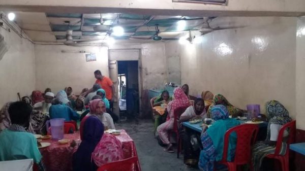 পুঠিয়ায় হোটেল মালিকের ভিন্নধর্মী আয়োজন