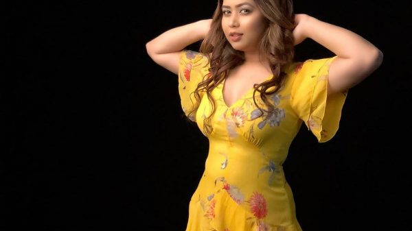 কার কাছে চাইব এক শান্তির পৃথিবী?