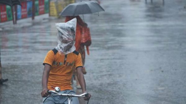 সাগরে সৃষ্টি হচ্ছে লঘুচাপ, সোমবার থেকে বাড়তে পারে বৃষ্টি