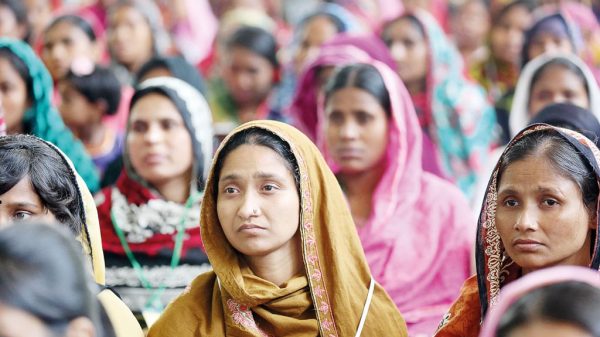 ঢাকায় থাকা শ্রমিকদের নিয়ে কারখানা খুলছে বিজিএমইএ