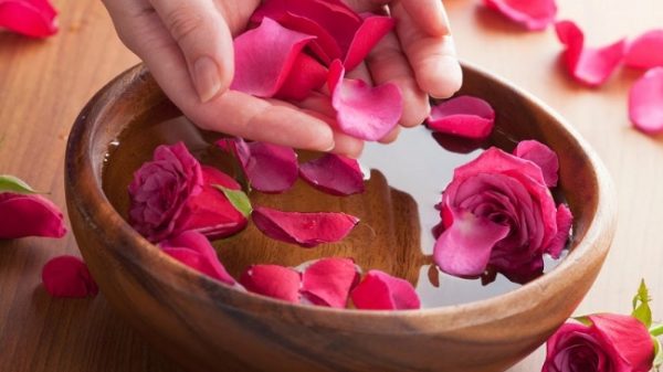 গরমে তৃপ্তি দেবে গোলাপ শরবত