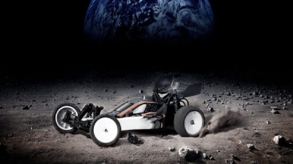 চাঁদের মাটিতে রেসিং কার