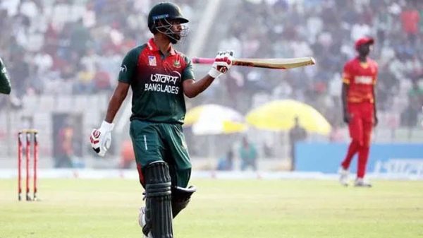 অধিনায়ক তামিমের ‘প্রথম’ সেঞ্চুরি