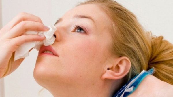 নাক দিয়ে রক্ত পড়ে কেন?