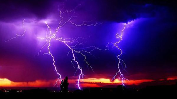 ভারতে বজ্রপাতে নিহত ৬৮, সেলফি তুলতে গিয়ে ১১ জনের মৃত্যু