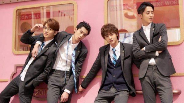 বিশ্বে সাজগোজে আগ্রহ বাড়ছে পুরুষদের